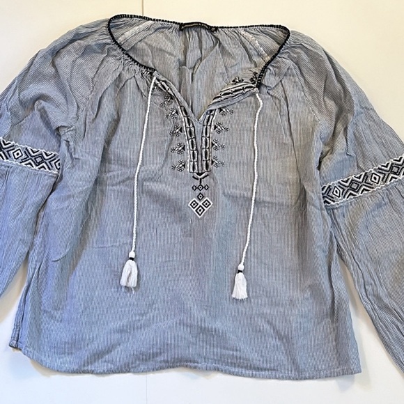 Abercrombie & Fitch Embroidered Blue Women's Top - Picture 10 of 10